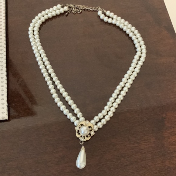 Elegant beads necklace. - Picture 2 of 2